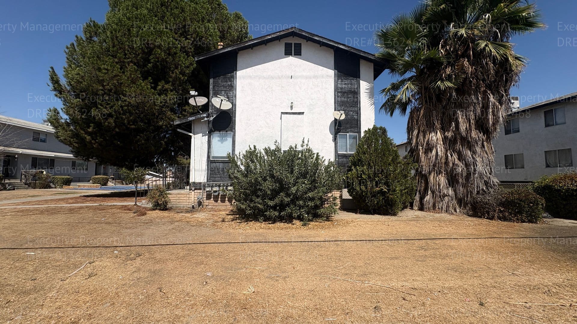 Bakersfield Apartment: 3604 Panama Ln