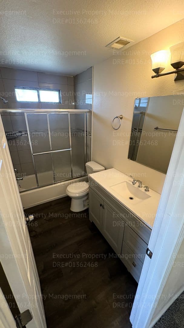 Bakersfield Apartment: 612 8th St