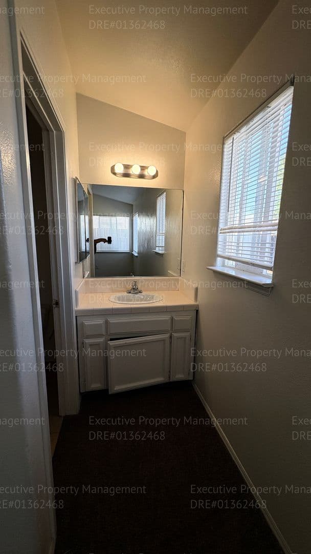 Bakersfield House: 5515 Sugar Pine Dr