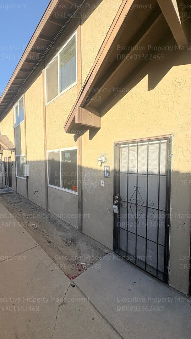 Bakersfield Apartment: 1405 Pacific St