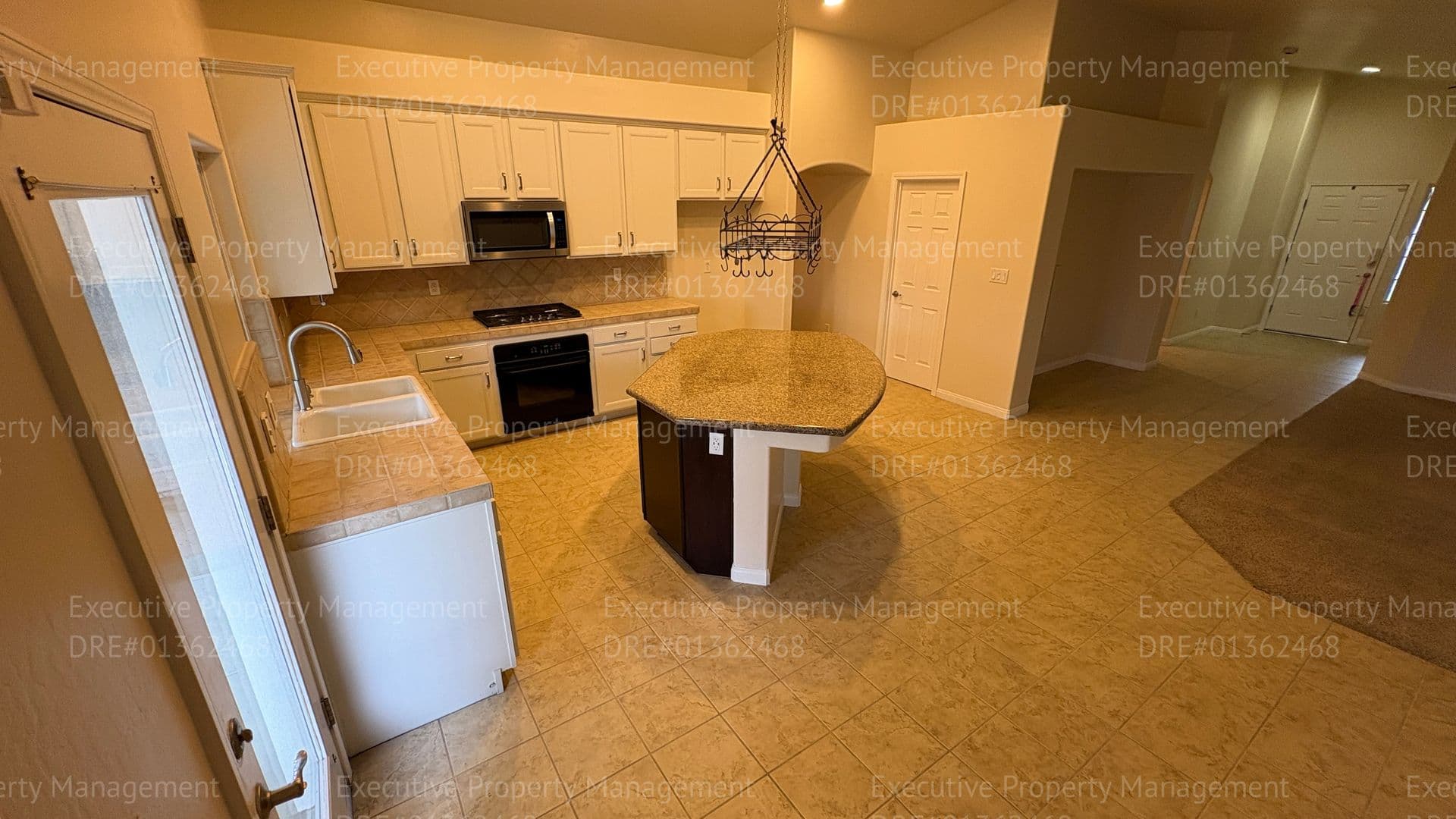 Bakersfield House: 13306 Cheyenne Mountain Dr