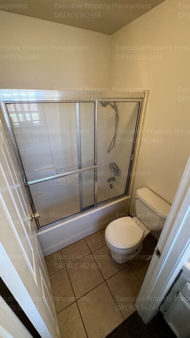 Bakersfield House: 5515 Sugar Pine Dr