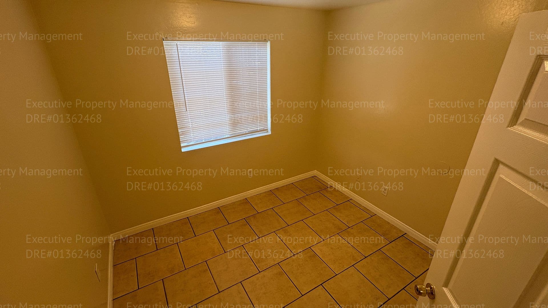Bakersfield Apartment: 3017 Potomac Ave