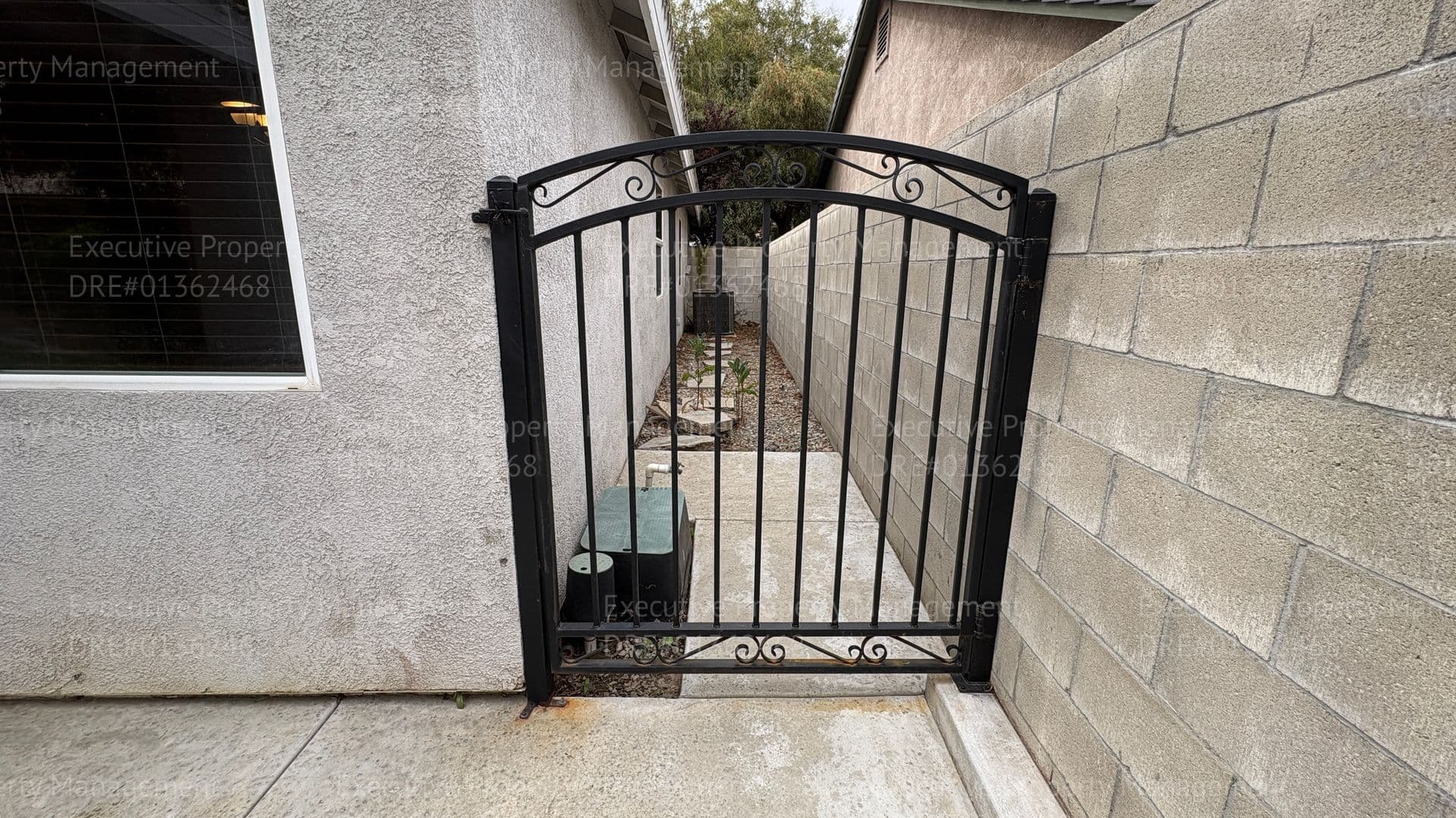 Bakersfield House: 13306 Cheyenne Mountain Dr