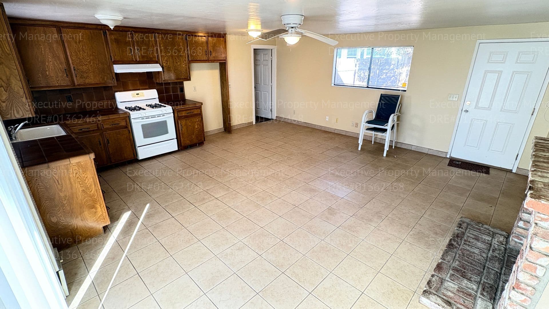 Bakersfield Apartment: 2115 Lester St