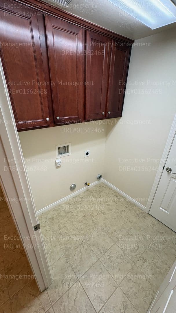 Bakersfield House: 13306 Cheyenne Mountain Dr