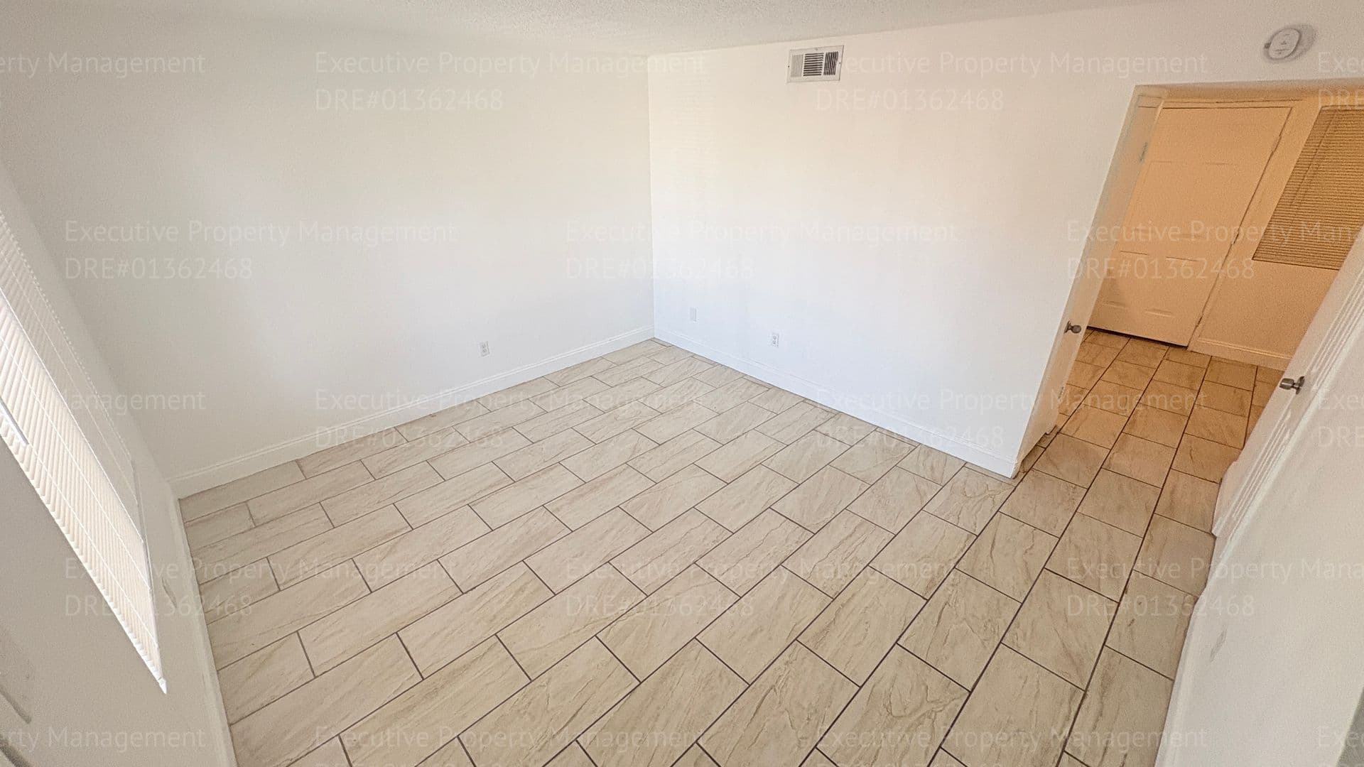 Bakersfield Apartment: 2909 S. Chester Ave