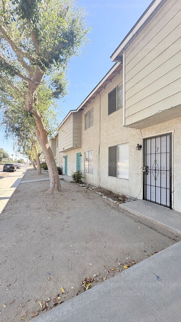Bakersfield Apartment: 2909 S. Chester Ave