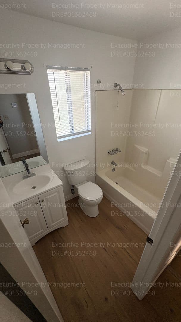 Bakersfield Apartment: 3604 Panama Ln