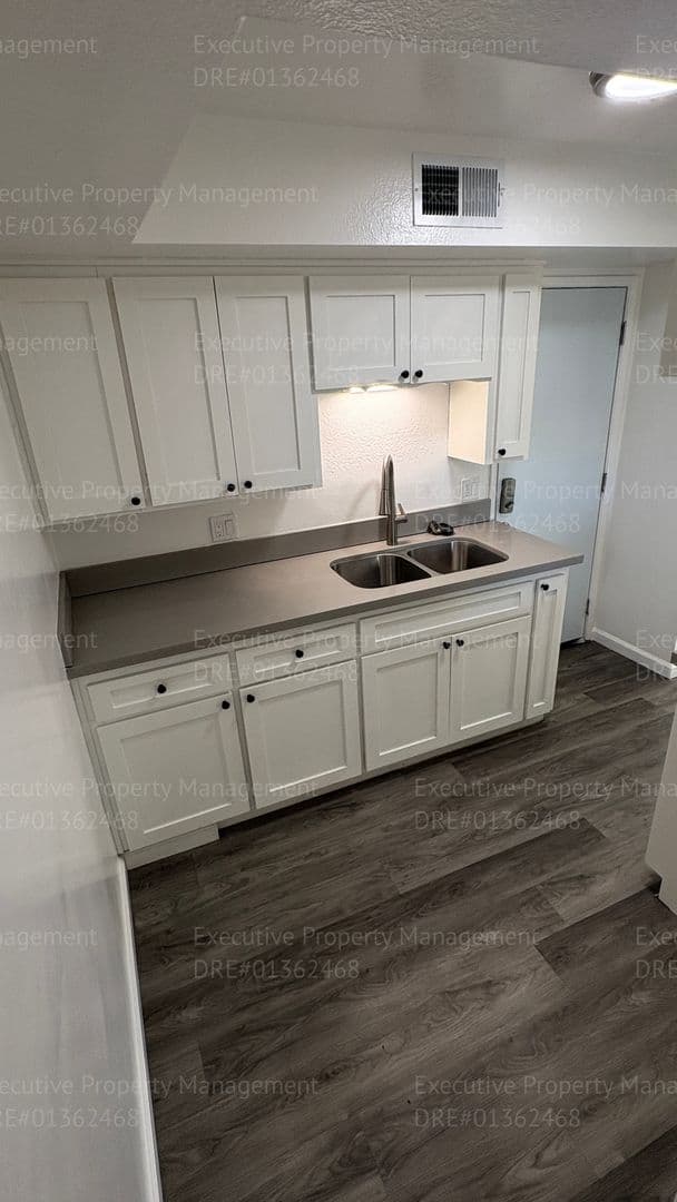 Bakersfield Townhome: 4800 Nordic Dr #G
