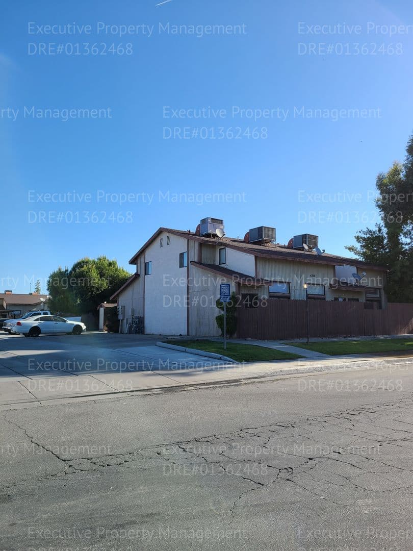 Bakersfield Apartment: 4220 Parker Ave