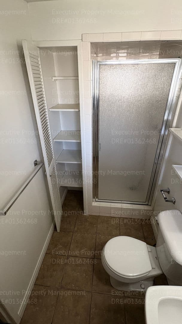 Bakersfield Apartment: 2115 Lester St