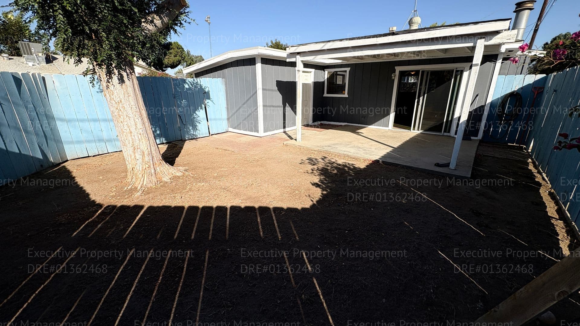 Bakersfield Apartment: 2115 Lester St