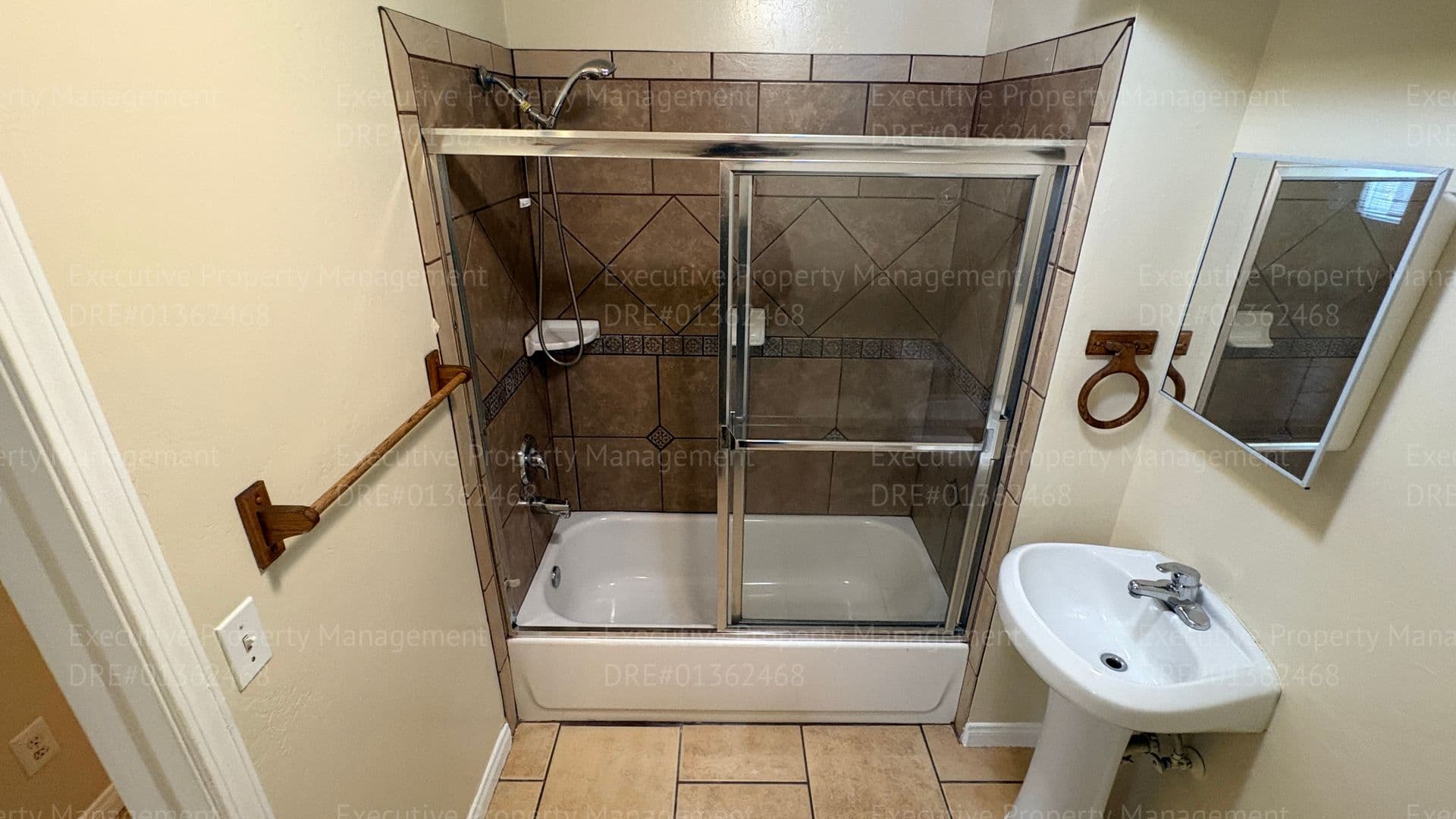 Bakersfield Apartment: 3017 Potomac Ave
