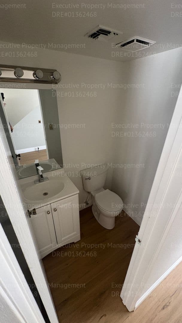 Bakersfield Apartment: 3604 Panama Ln