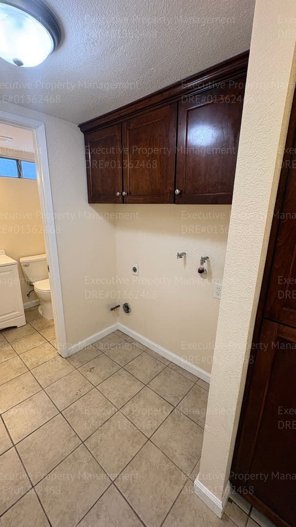 Bakersfield Apartment: 612 8th St