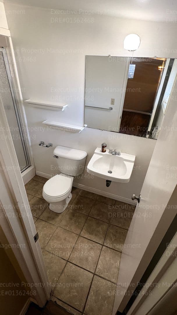 Bakersfield Apartment: 2115 Lester St