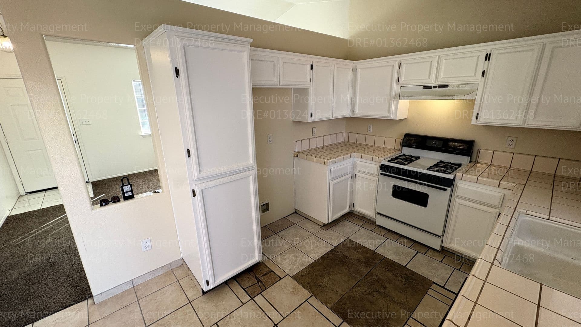 Bakersfield House: 5515 Sugar Pine Dr