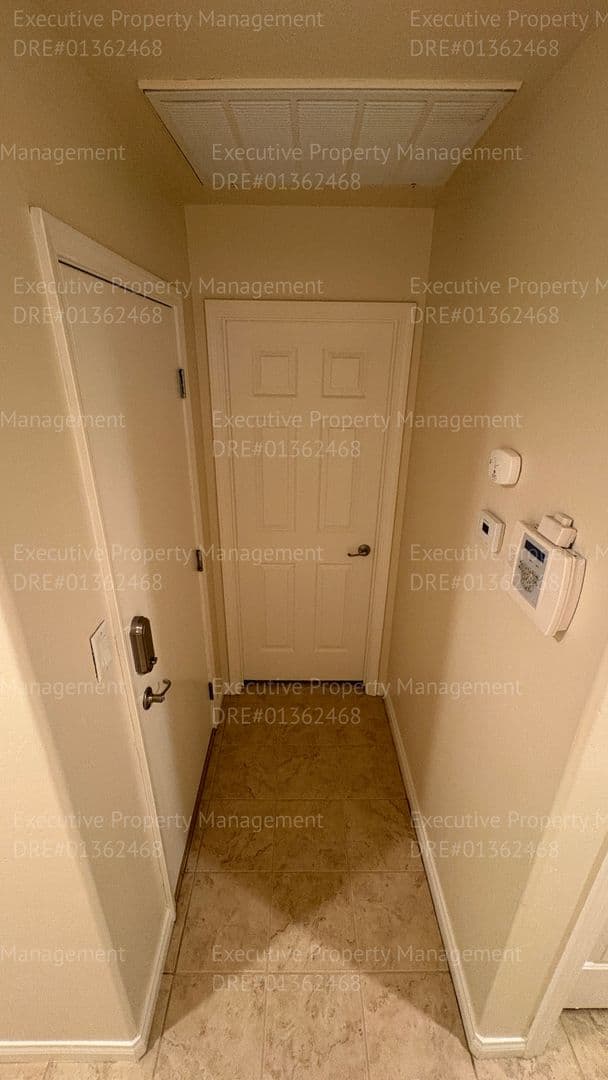 Bakersfield House: 13306 Cheyenne Mountain Dr
