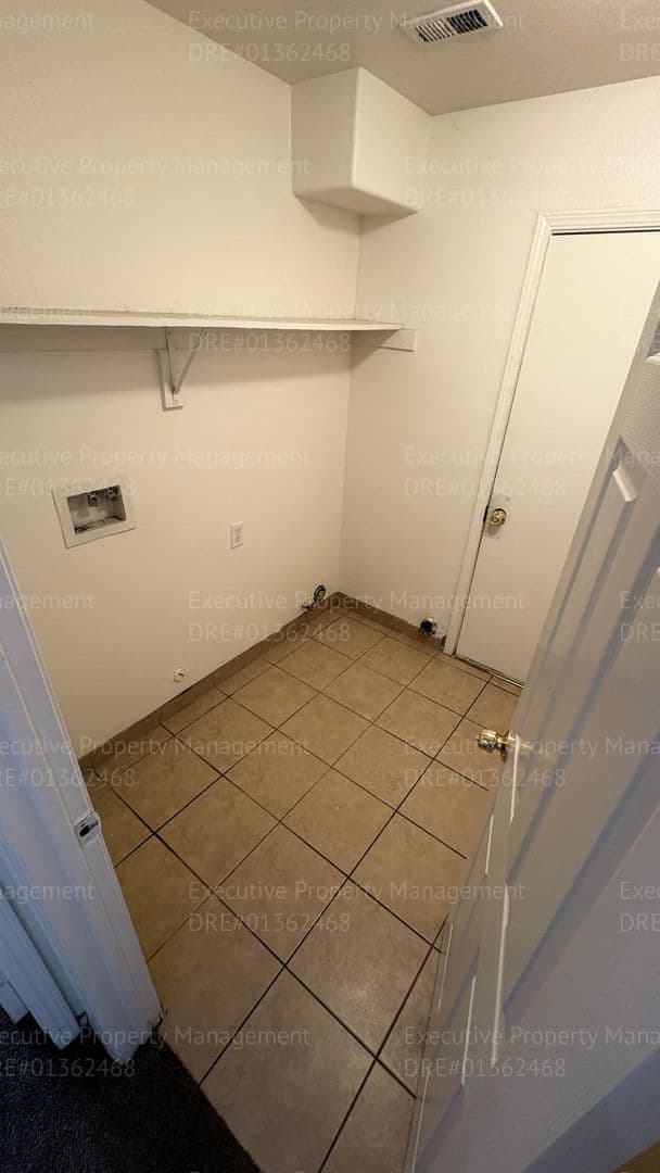 Bakersfield House: 5515 Sugar Pine Dr