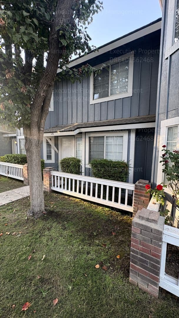 Bakersfield Townhome: 2600 Brookside Dr #128