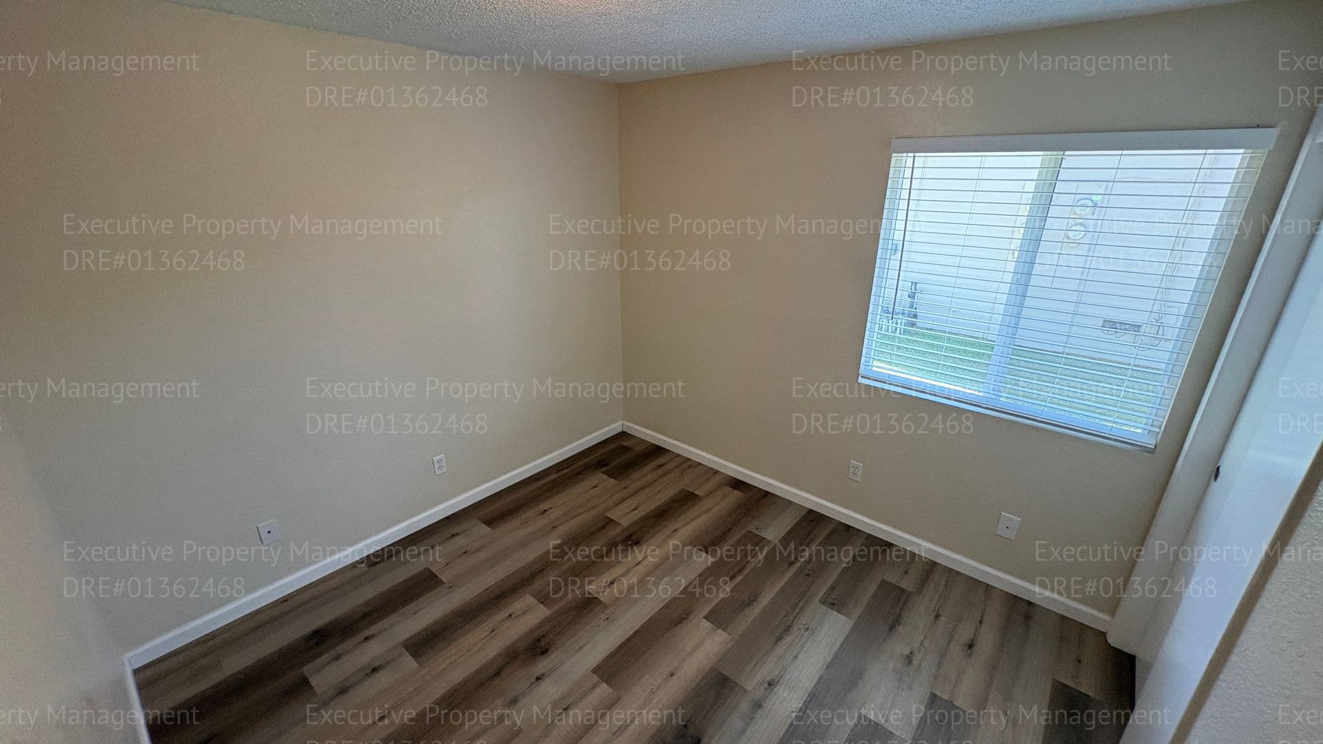Bakersfield Apartment: 709 Deseret Way