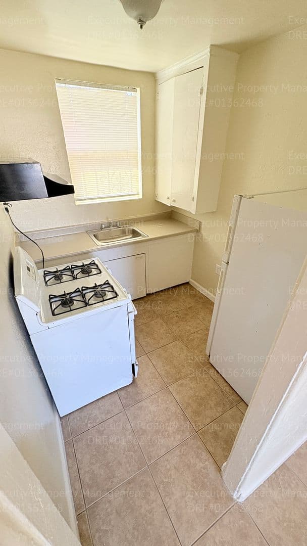 Bakersfield Apartment: 107 E 8th St