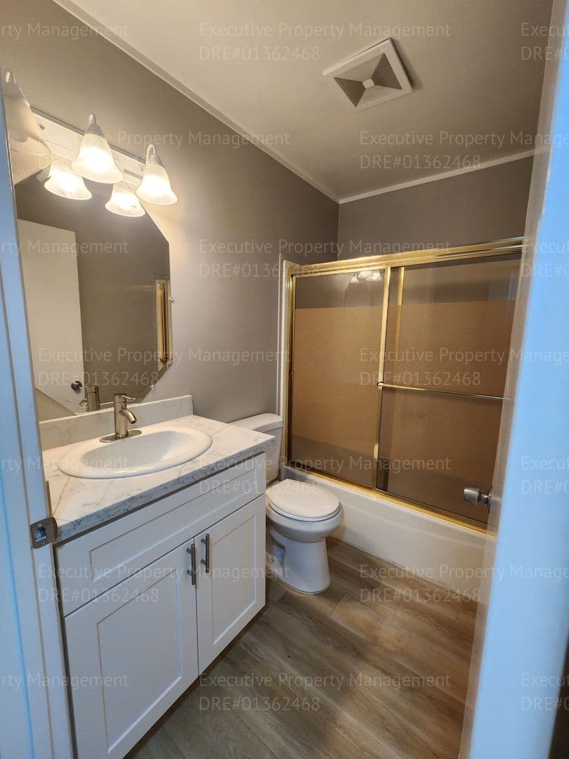 Bakersfield House: 10112 Meacham Rd