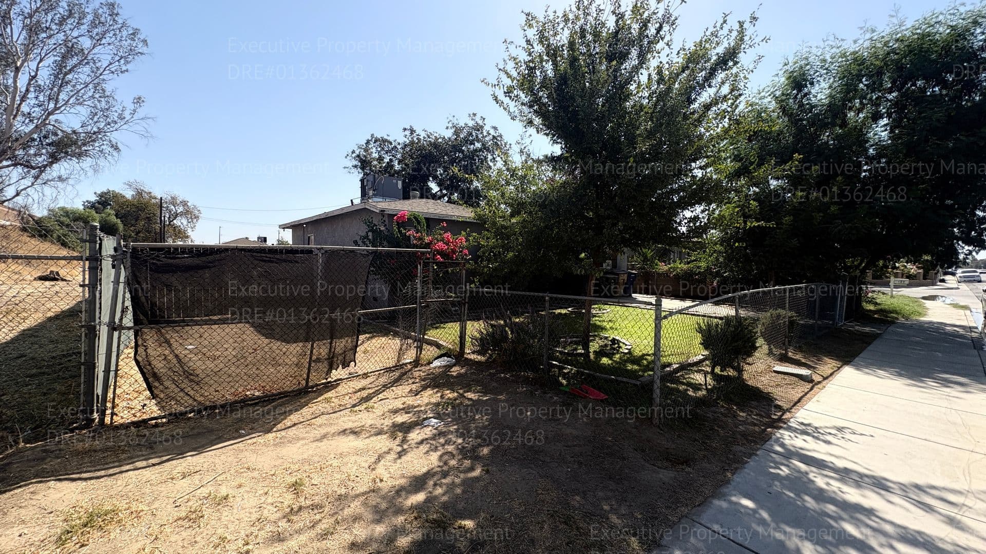 Bakersfield House: 125 Madison St