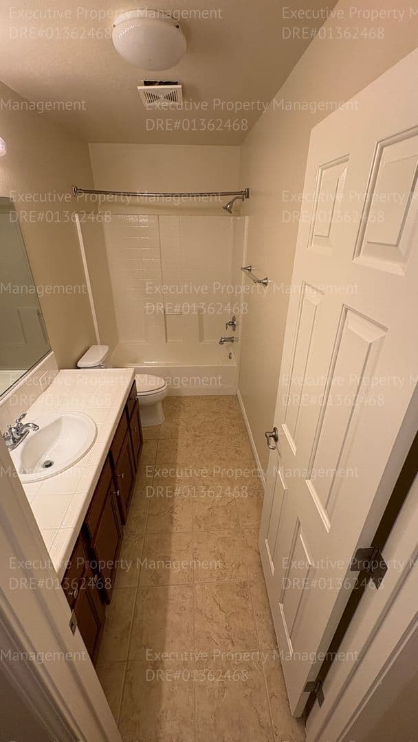 Bakersfield House: 13306 Cheyenne Mountain Dr