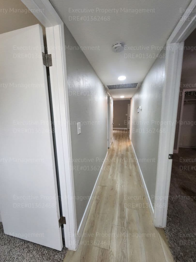 Bakersfield House: 10112 Meacham Rd