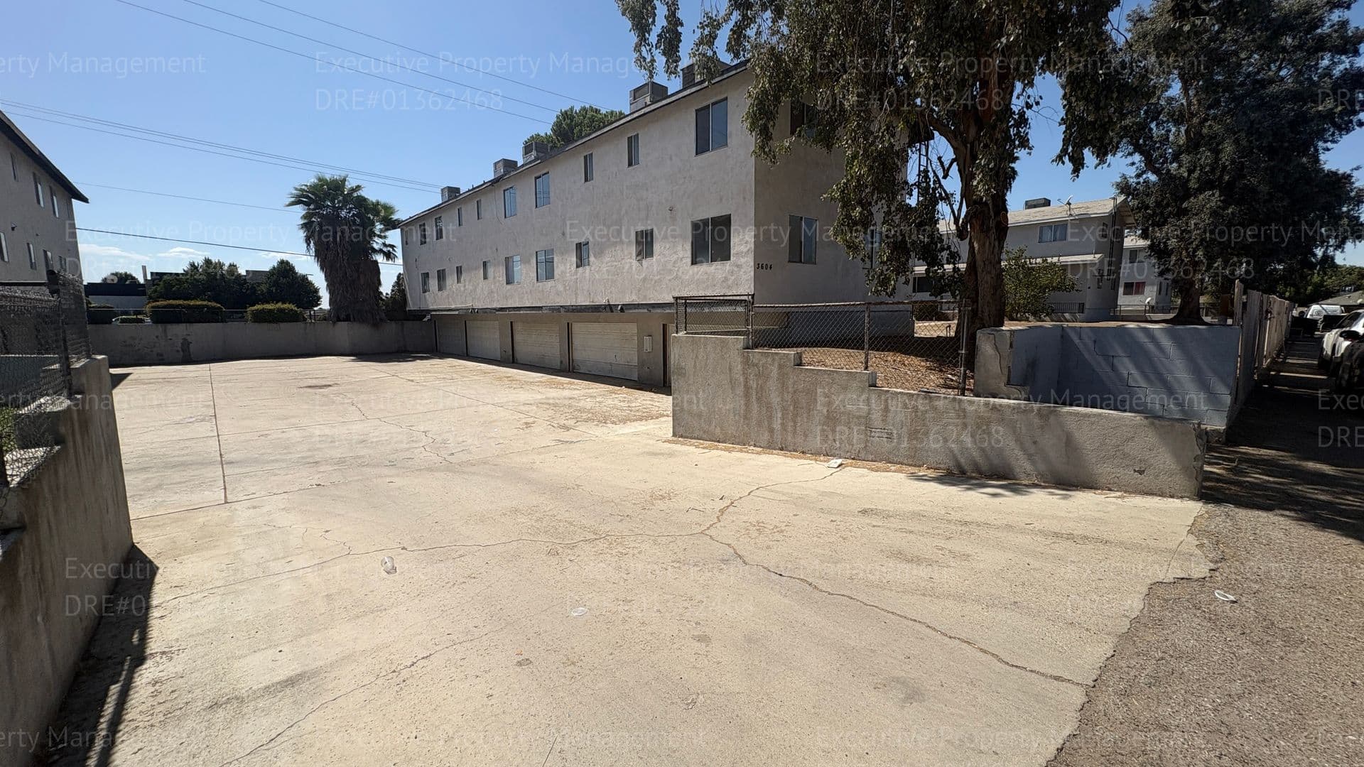 Bakersfield Apartment: 3604 Panama Ln
