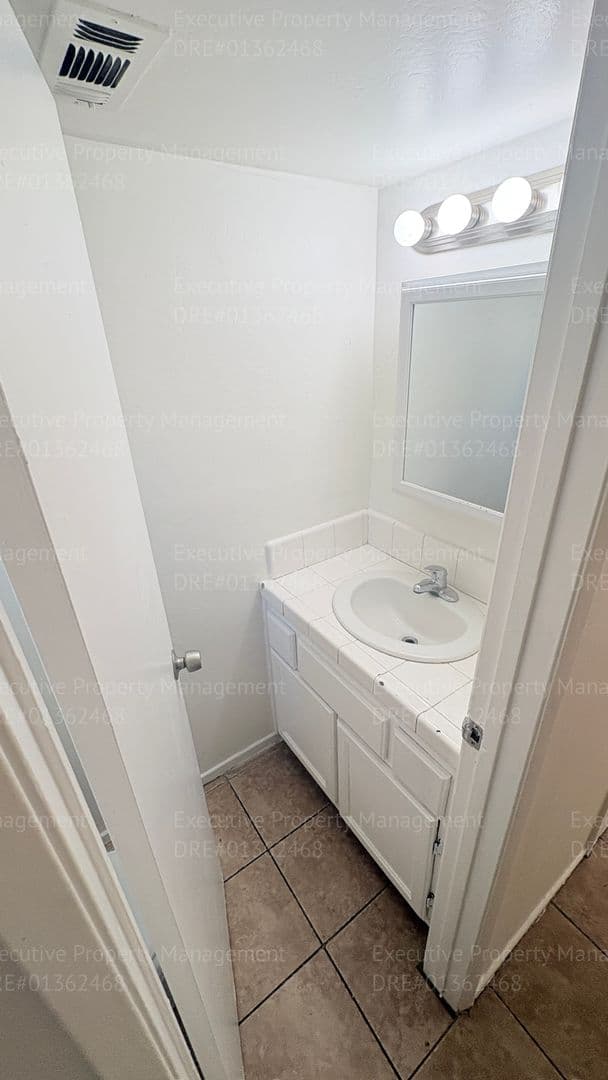 Bakersfield Apartment: 1405 Pacific St