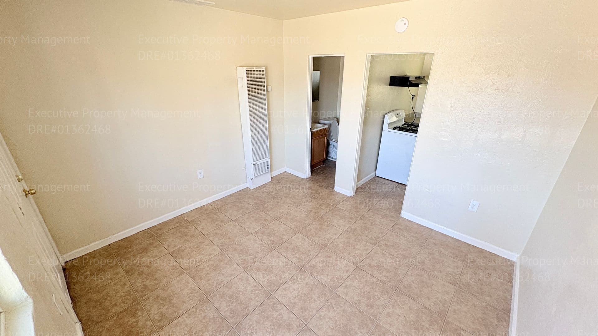 Bakersfield Apartment: 107 E 8th St
