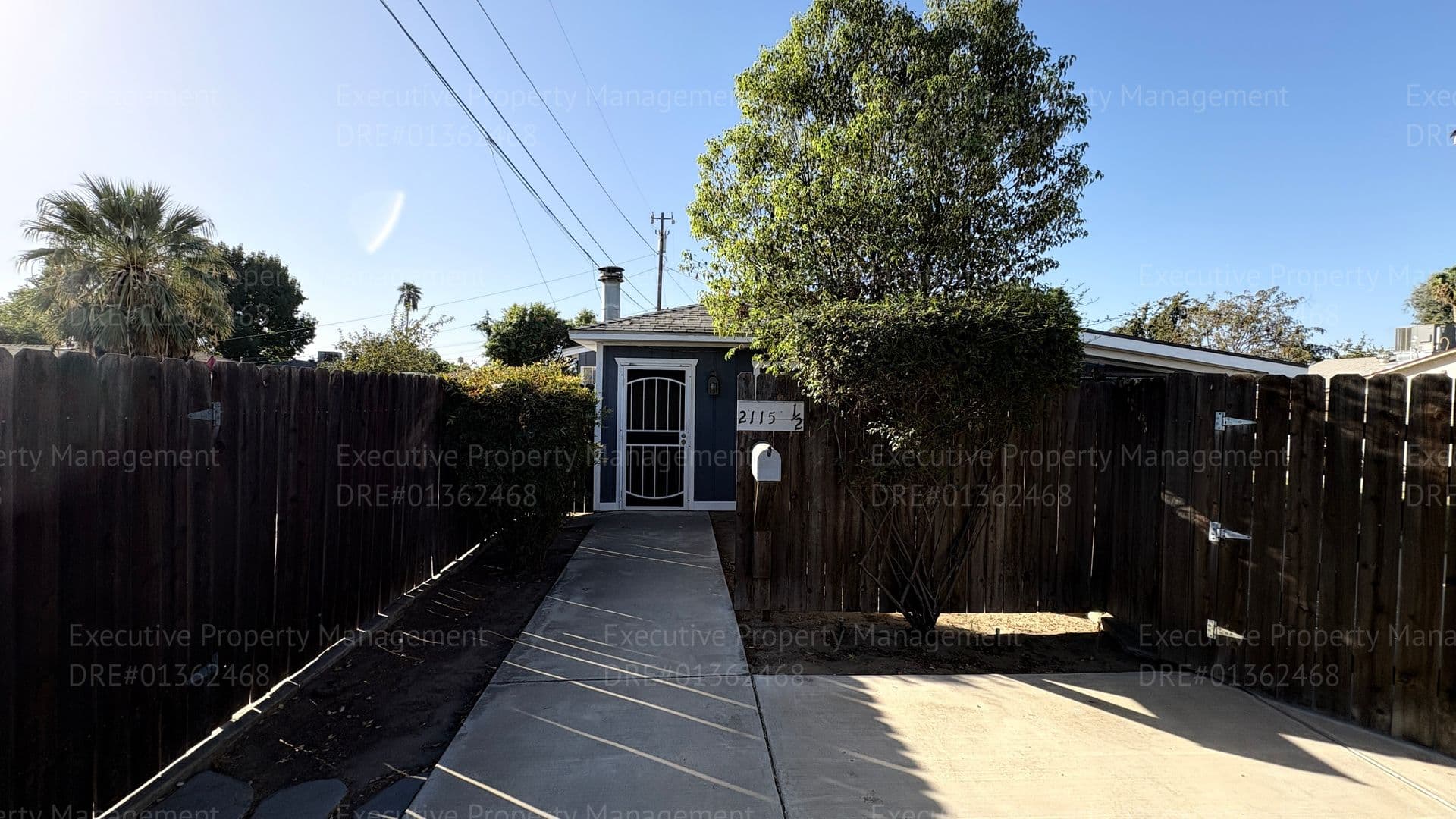 Bakersfield Apartment: 2115 Lester St
