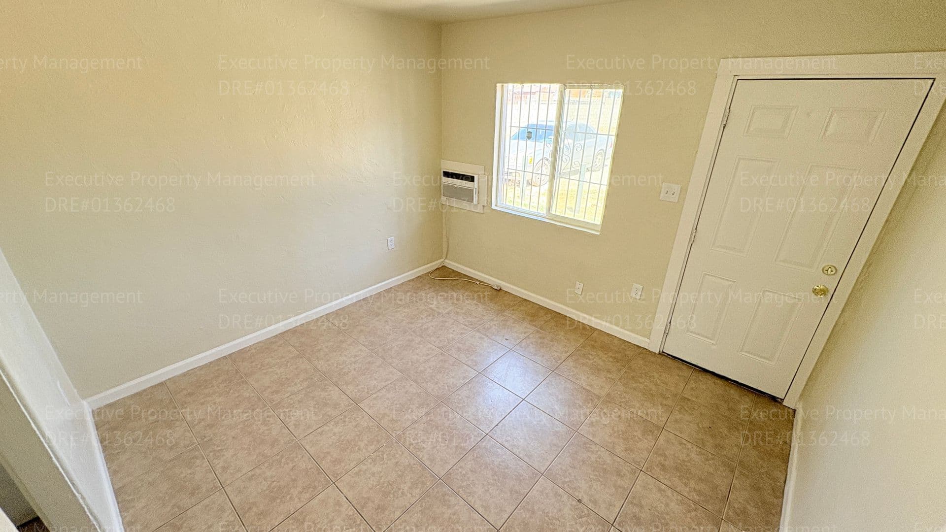 Bakersfield Apartment: 107 E 8th St