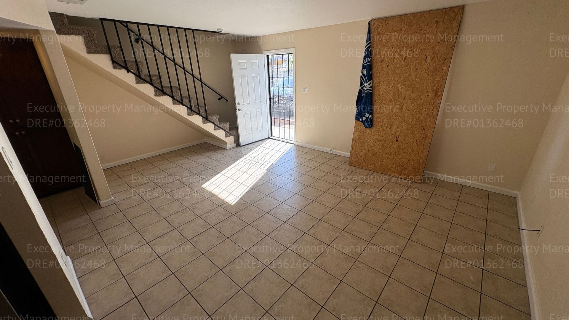 Bakersfield Apartment: 612 8th St