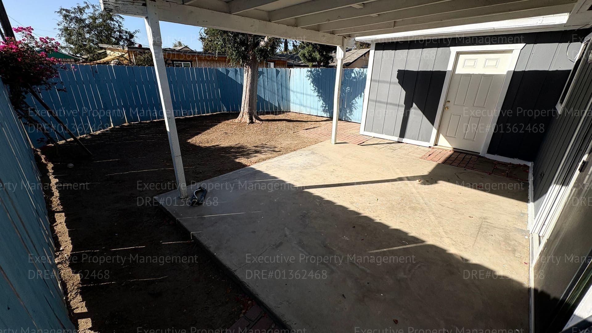 Bakersfield Apartment: 2115 Lester St