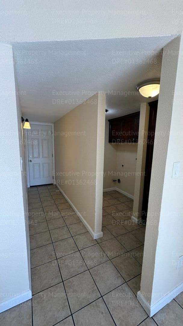 Bakersfield Apartment: 612 8th St