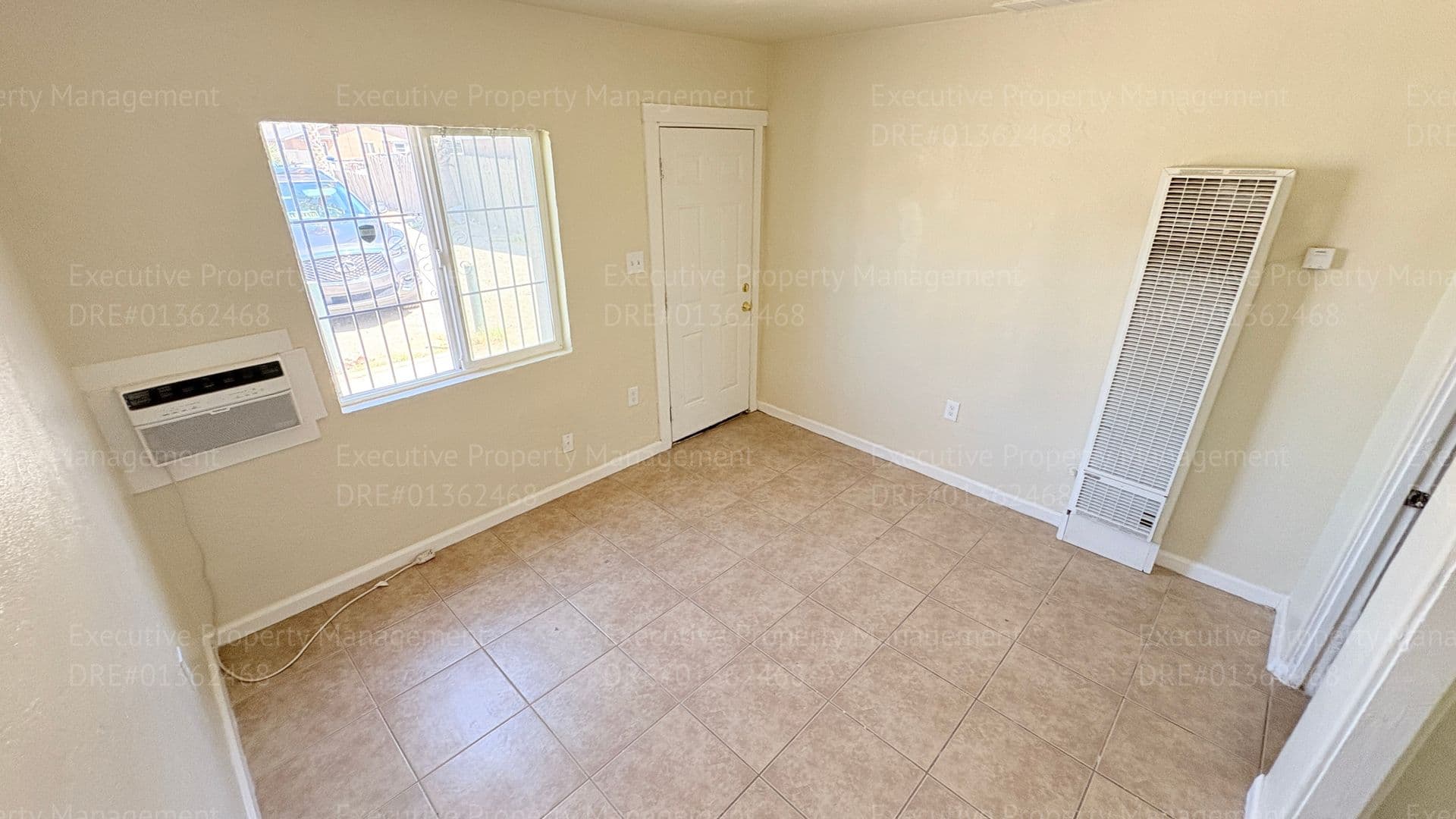 Bakersfield Apartment: 107 E 8th St