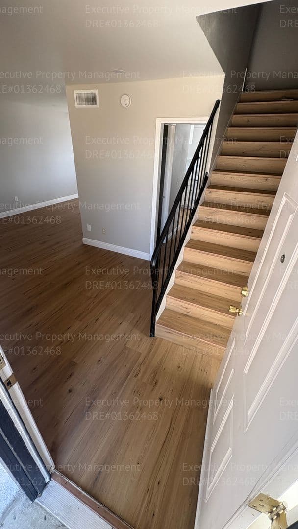 Bakersfield Apartment: 3604 Panama Ln