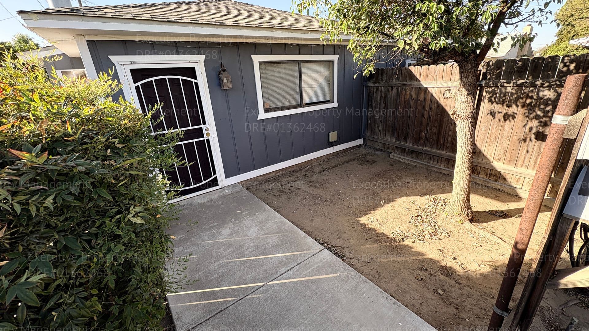 Bakersfield Apartment: 2115 Lester St