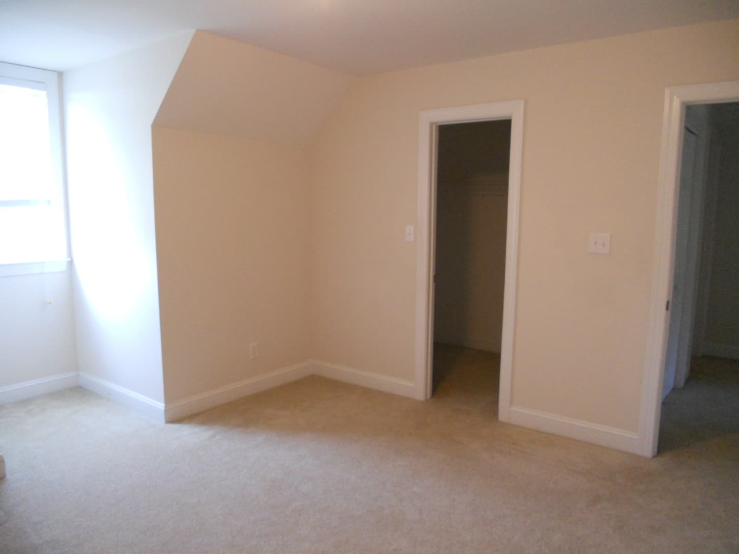 LaGrange House: 409 Pointe Drive