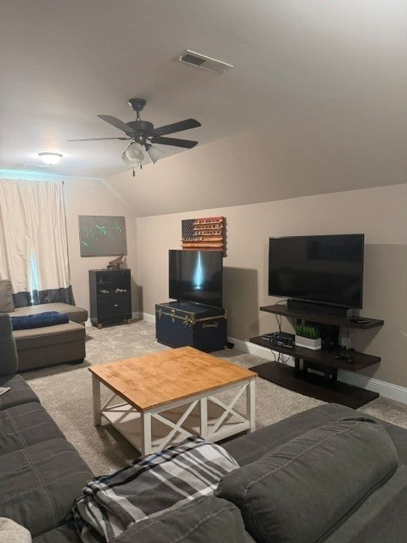 Goldsboro House: 207 Waverly Dr