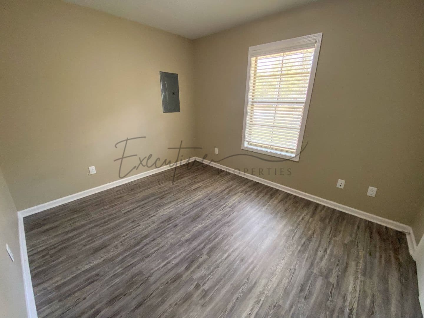Iowa Apartment: 204 South Welty Avenue