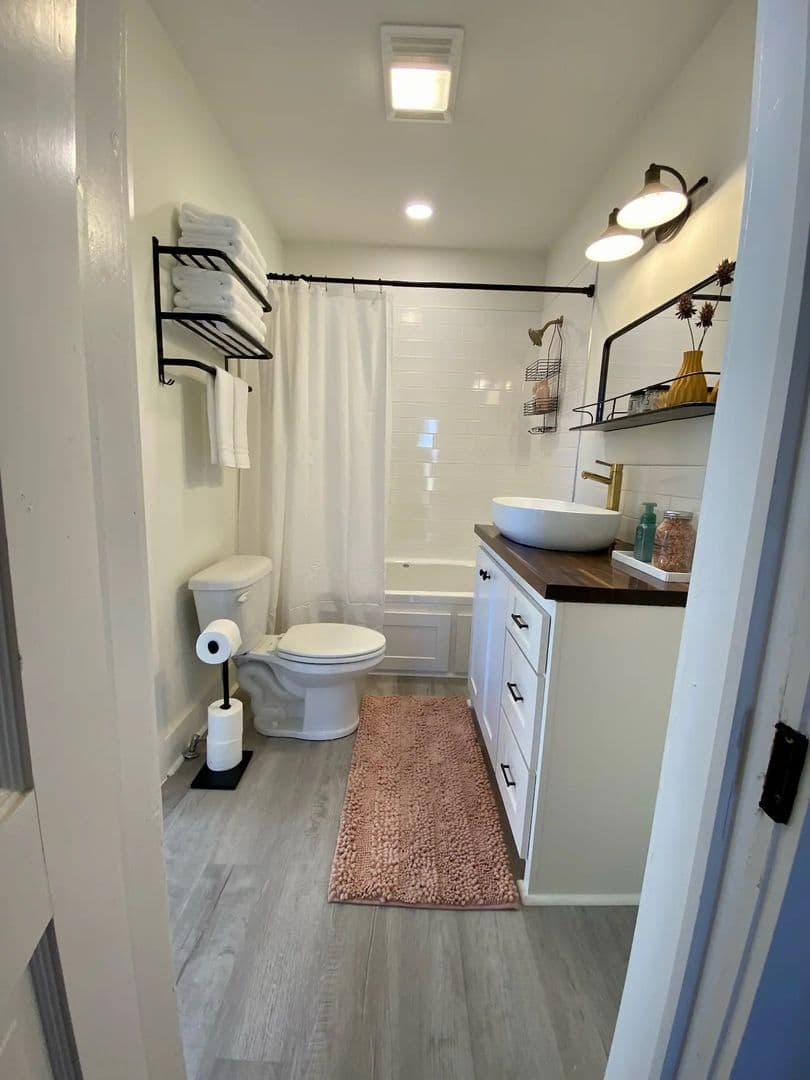 Lake Charles House: 705 Clarence Street