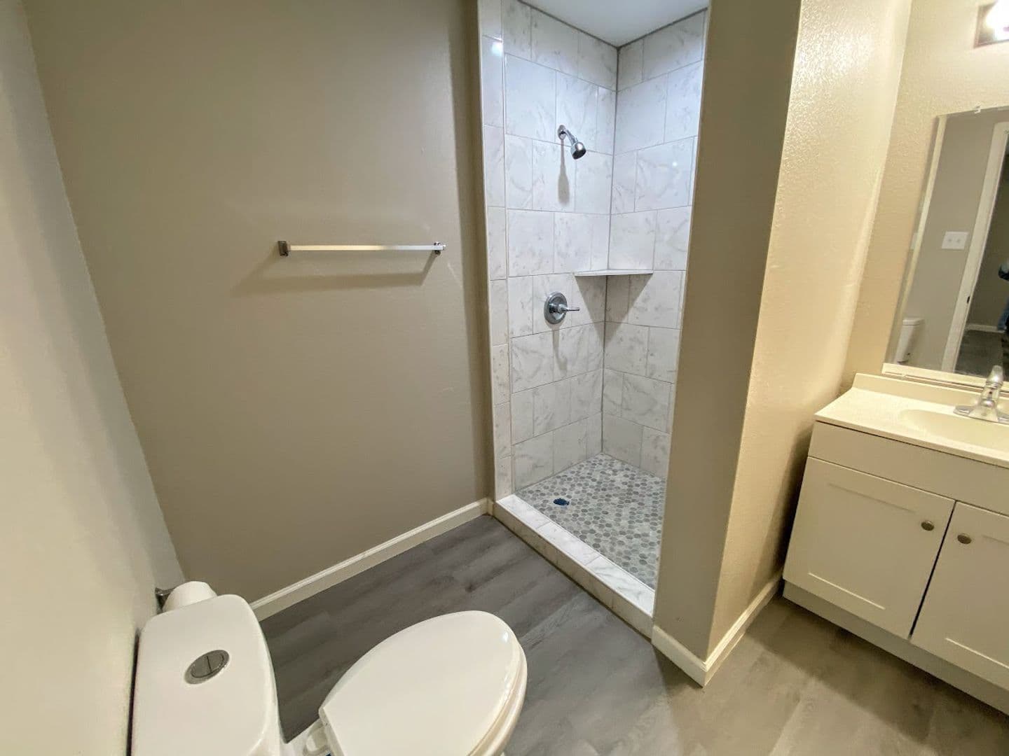 Westlake Apartment: 909 Wilder Street - 4