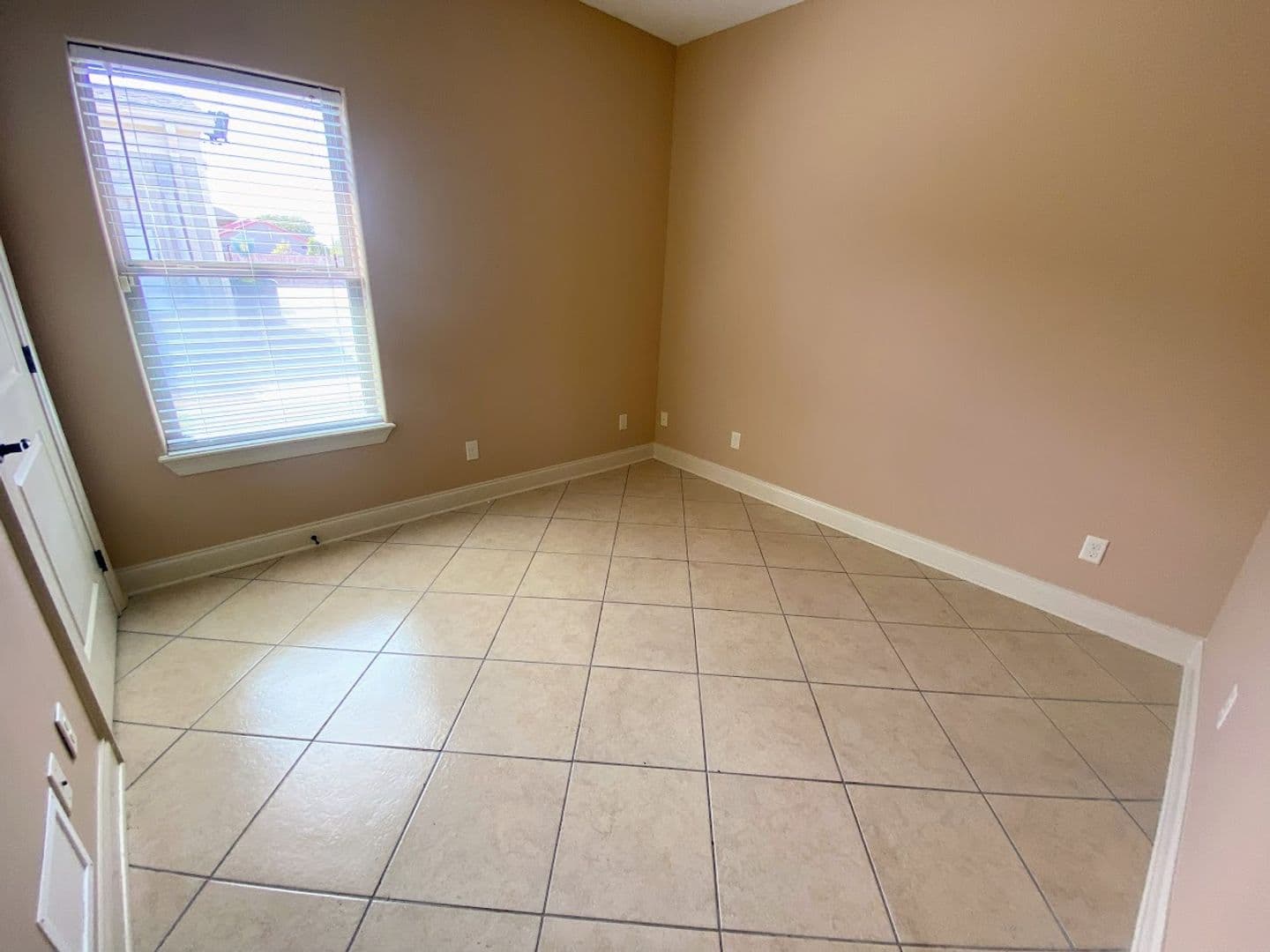 Lake Charles Apartment: 633 East School Street