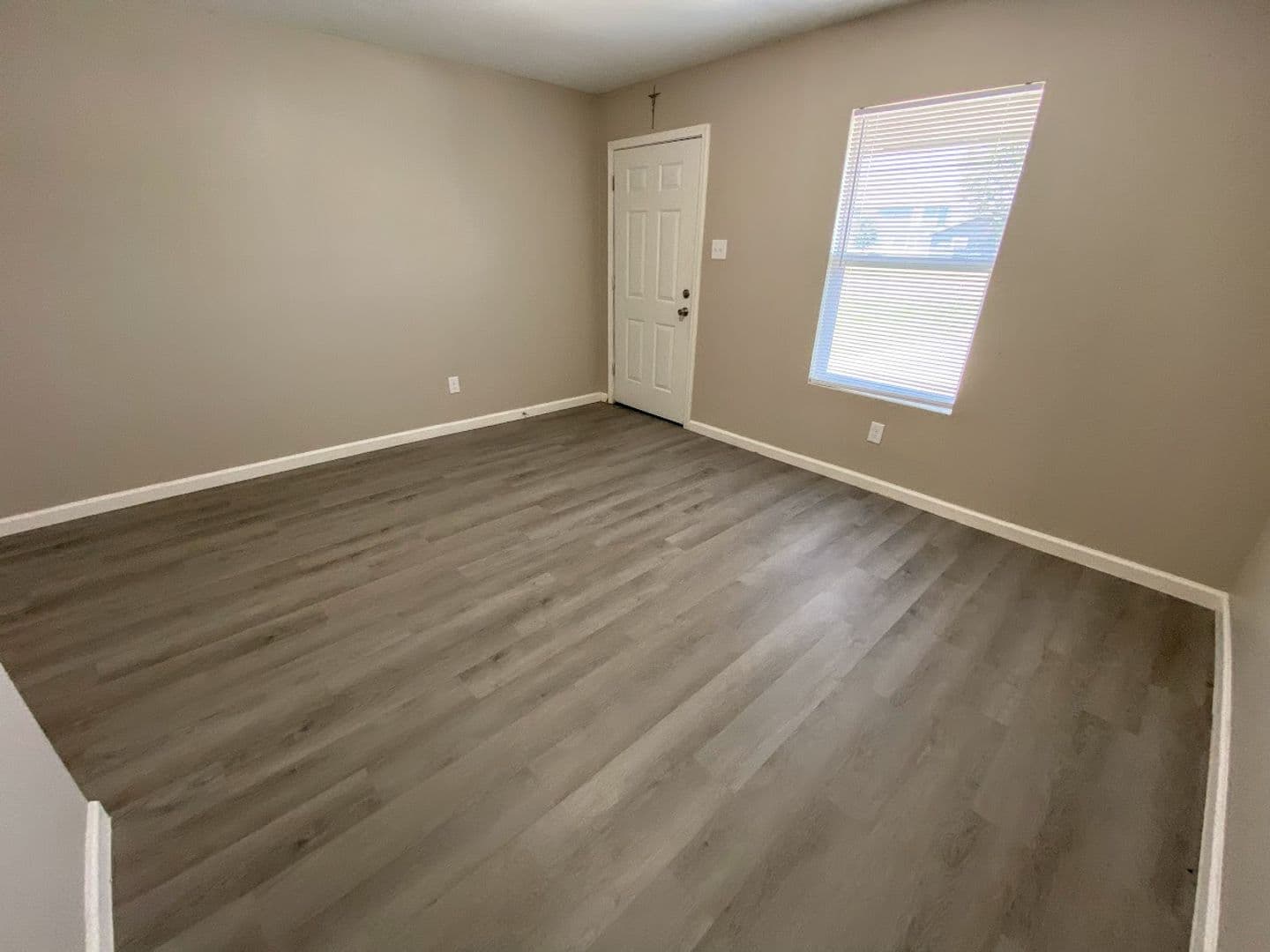 Westlake Apartment: 909 Wilder Street - 4