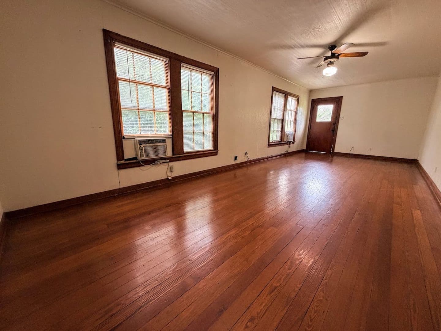 Lake Charles House: 1315 1/2 8th Street